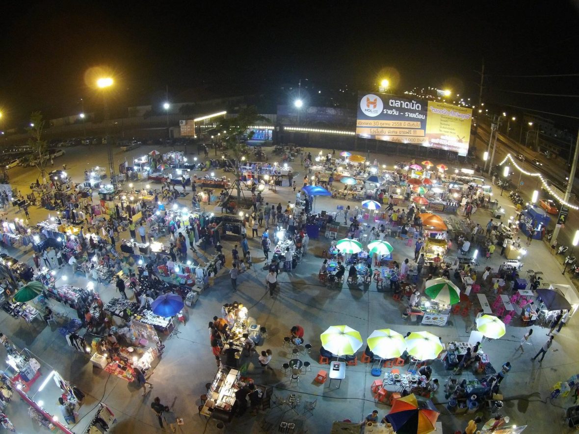 5 ตลาดกลางคืนน่าเดินในกรุงเทพ หากคุณกำลังมองหาตลาดกลางคืนเดิน